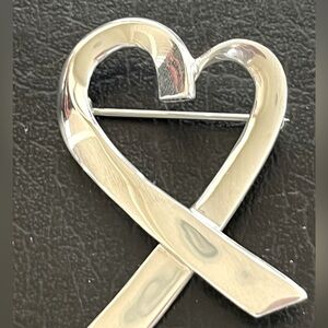 Sterling silver ribbon brooch excellent condition